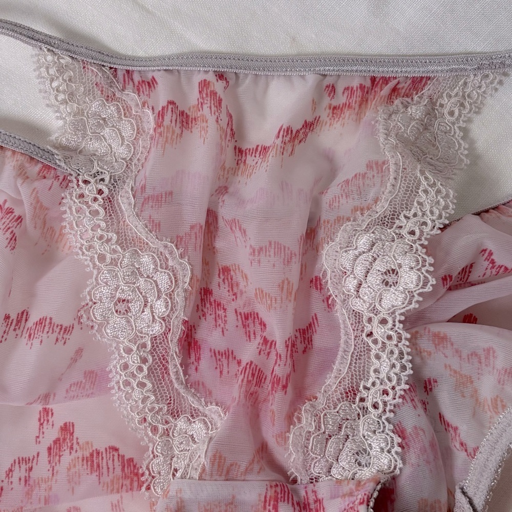 Calvin Klein Pink and Cream Lace Bra 34B
Panty Size M Sold as a set NWOT - Picture 4 of 7